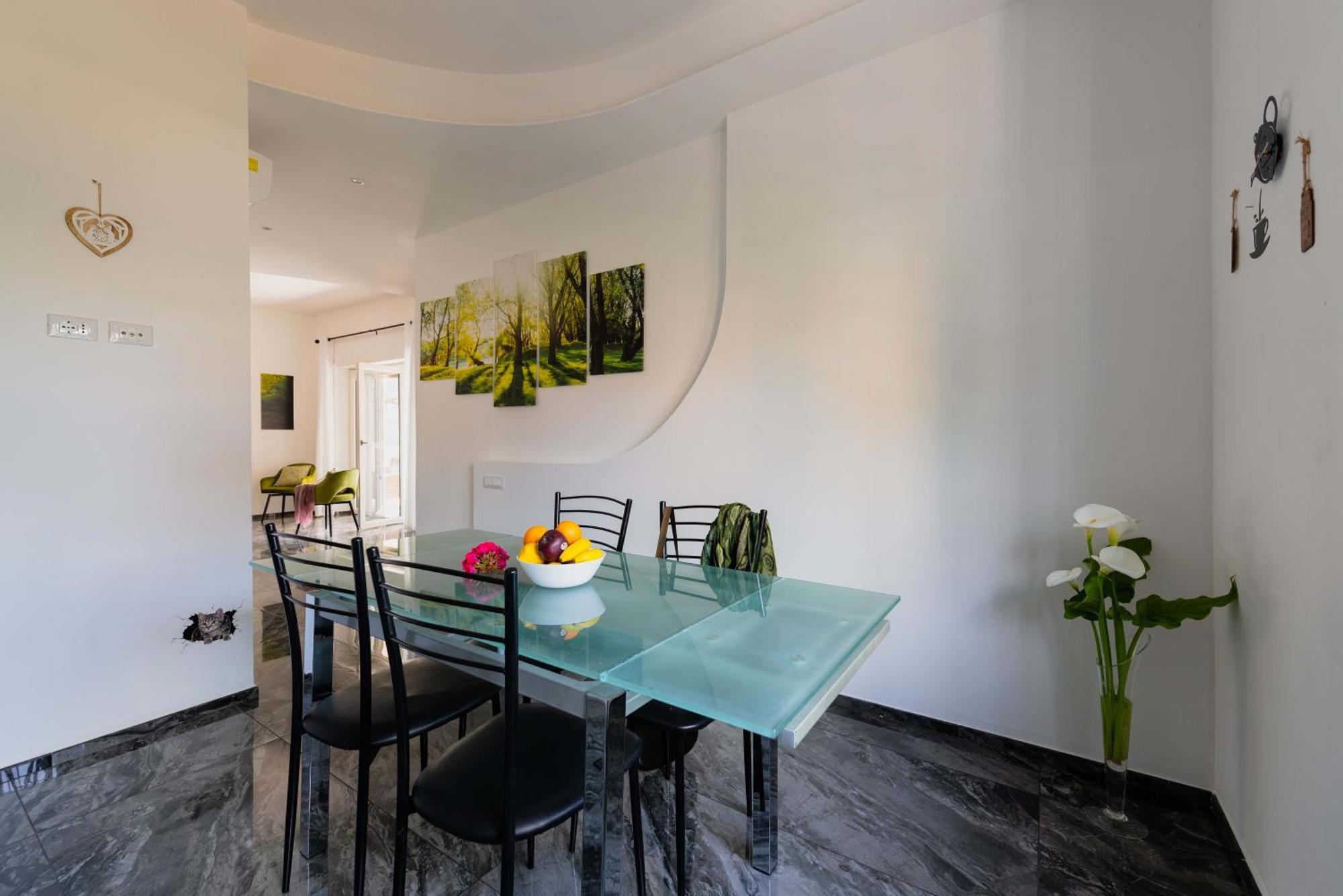 Home Big Crire At 724 Rome Exterior photo