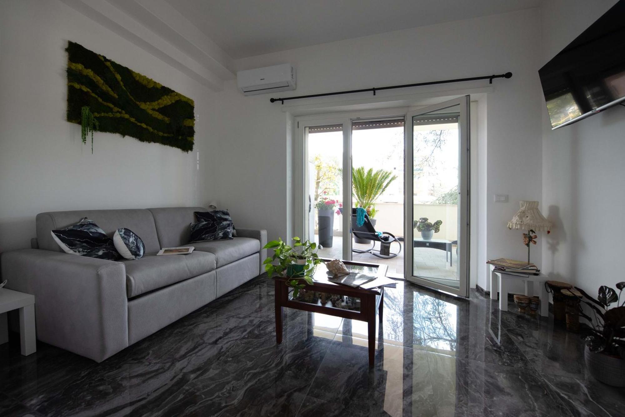 Home Big Crire At 724 Rome Exterior photo
